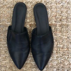 Black leather brand new Jenni Kayne Slide